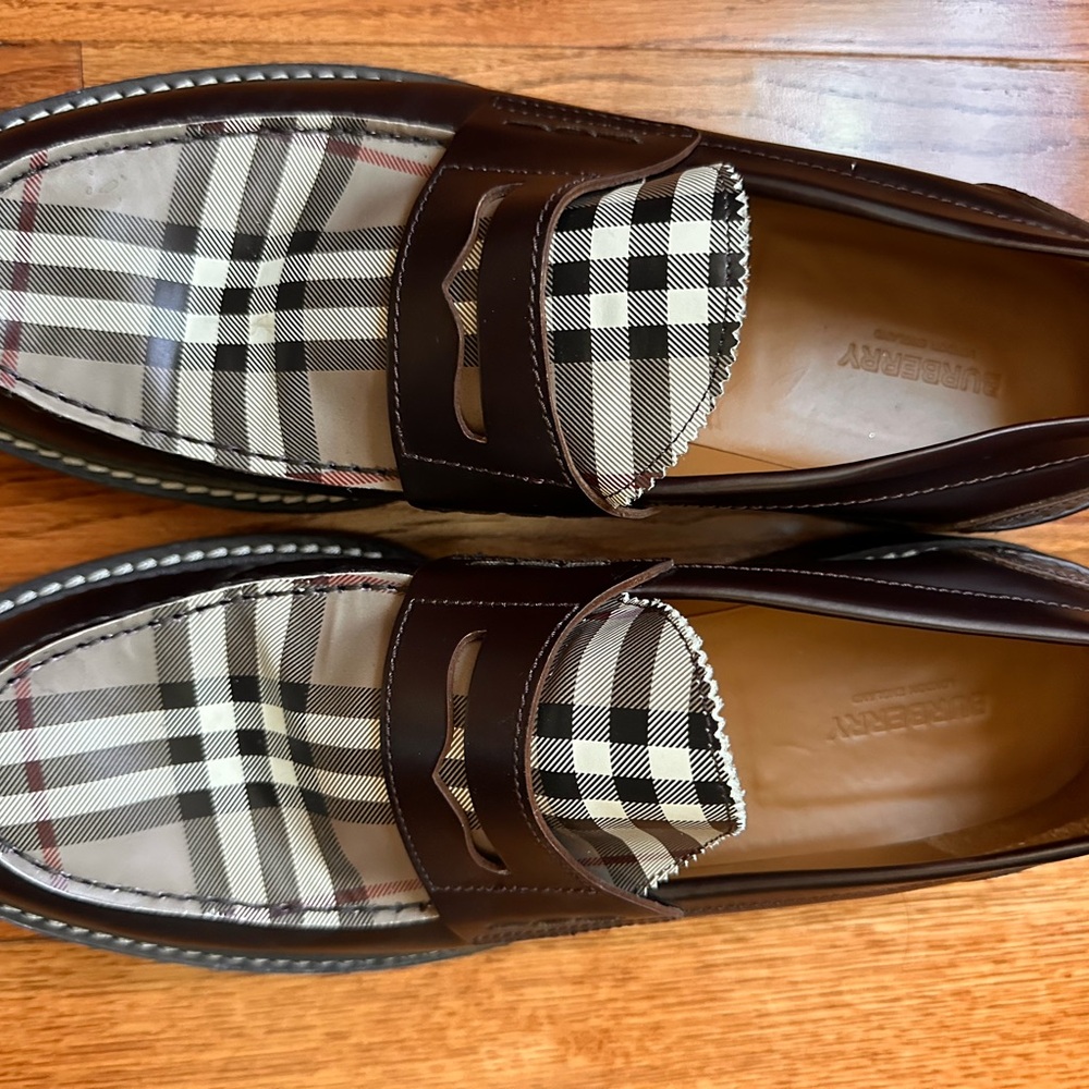 Burberry Checkered Brown Leather Loafers